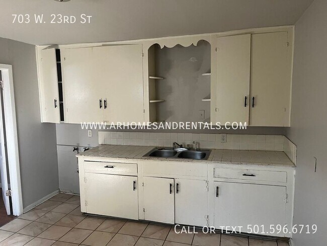 Foto del edificio - 703 W 23rd St