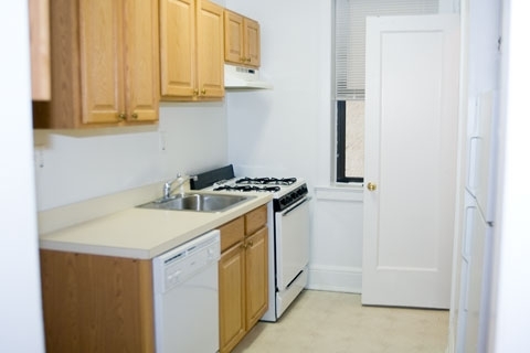 Kitchen - Les Gertrude Apartments