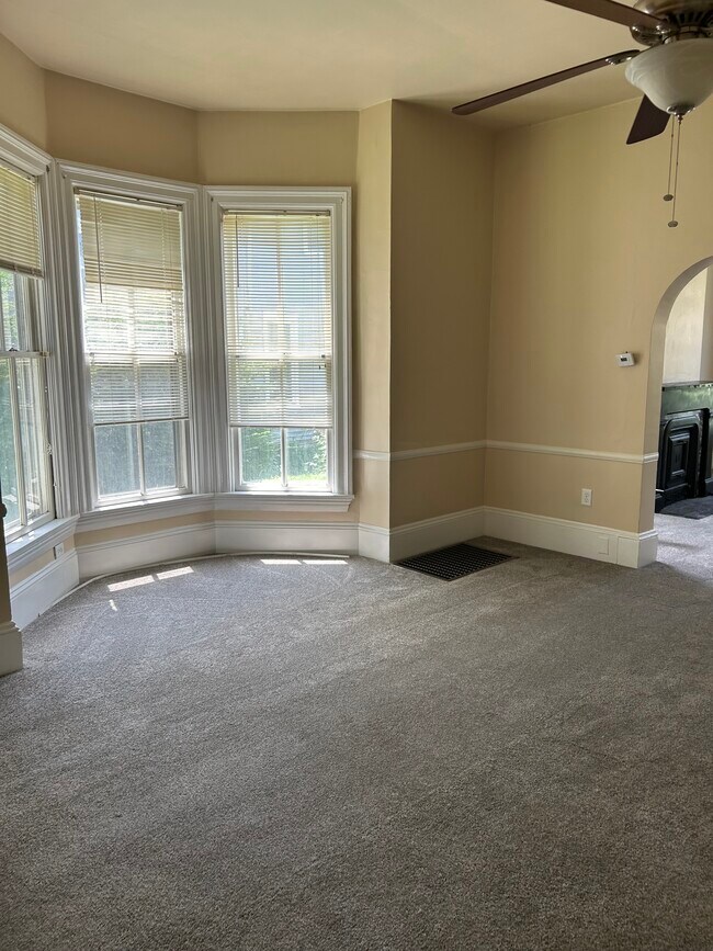 Comedor - 828 N 3rd St