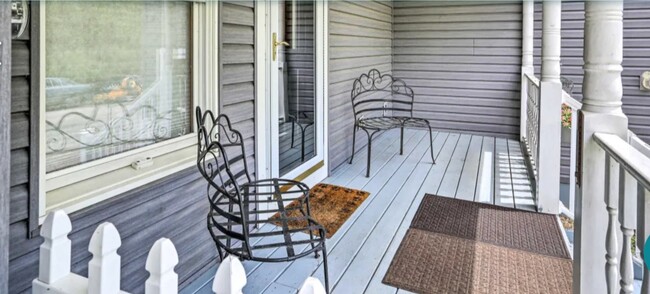 ENTRANCE PORCH - 80 Boyce Rd