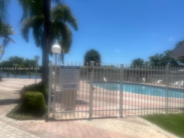 Building Photo - 9351 Fontainebleau Blvd