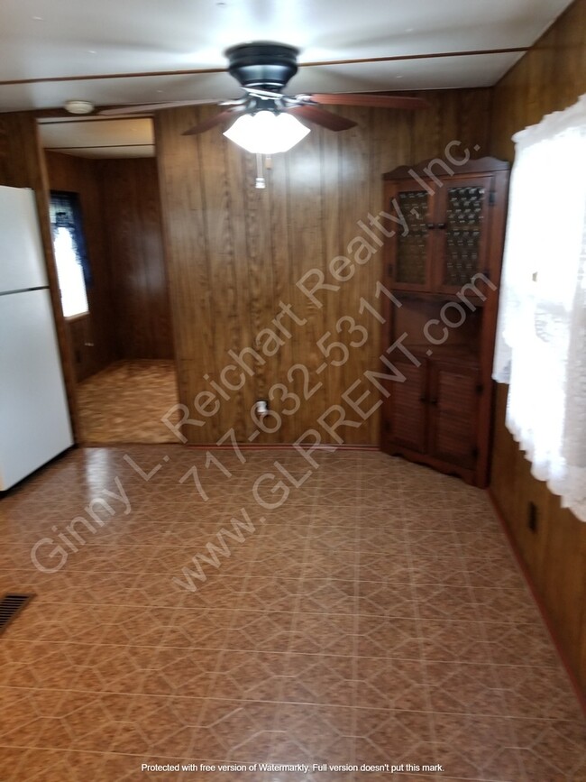 847 Centennial Rd - Kitchen Eat-In - 847 Centennial Rd