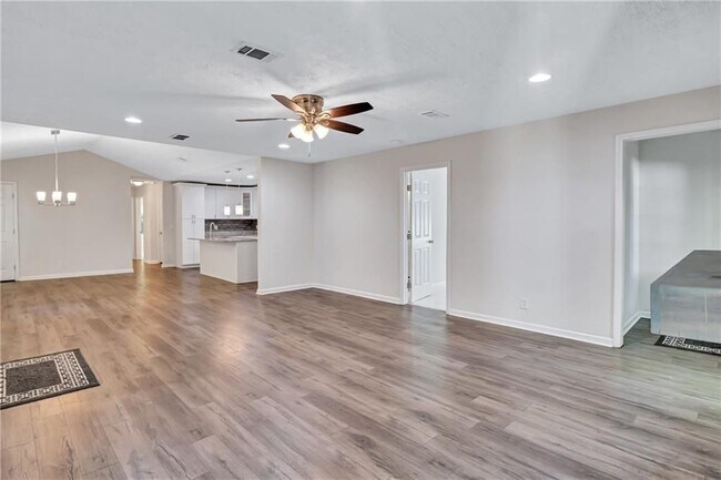 Foto del edificio - 5772 Lilburn Stone Mountain Rd