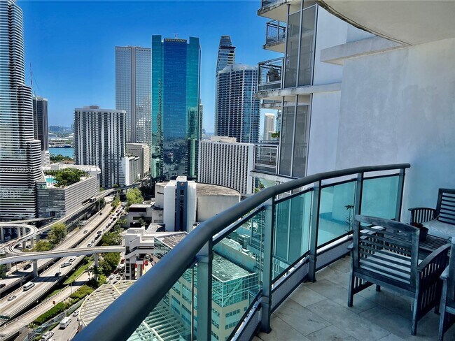 Foto del edificio - 350 S Miami Ave