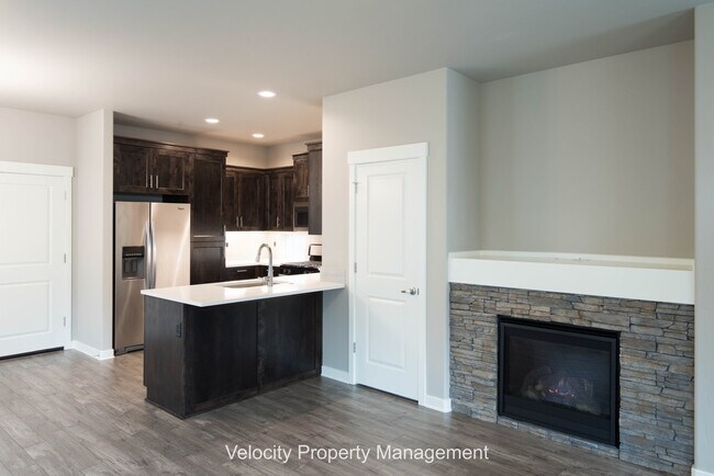 Building Photo - Beautiful Home in the Lovely Bridges Neighborhood.