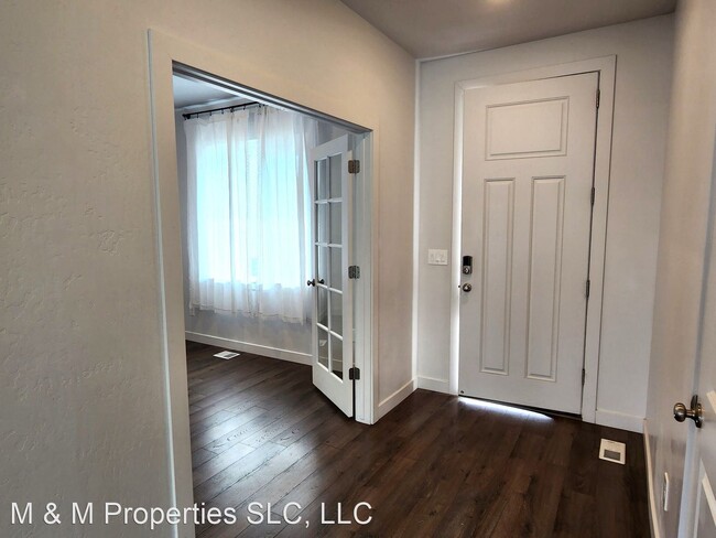 Building Photo - 6 br, 3.5 bath House - 4301 E Harvest Crop Dr