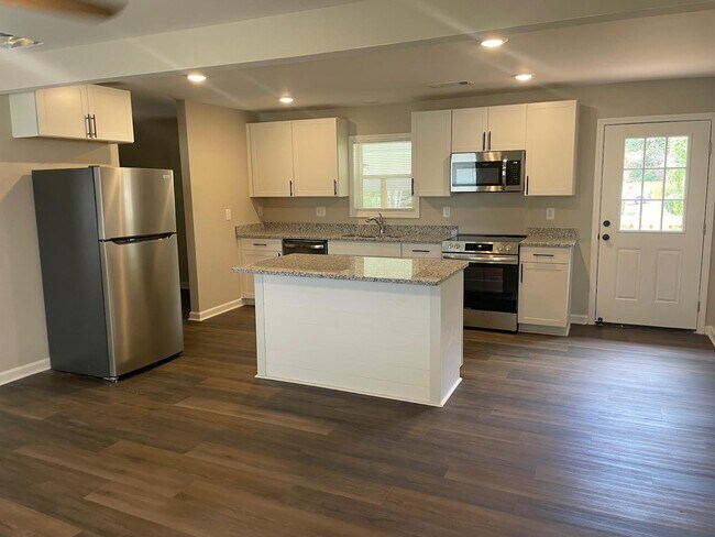 Photo - Highway 20 (3193) House