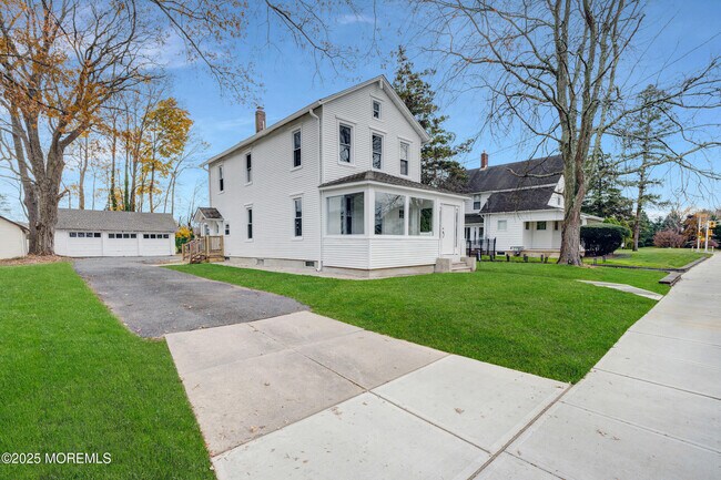 Foto del edificio - 448 Monmouth Rd