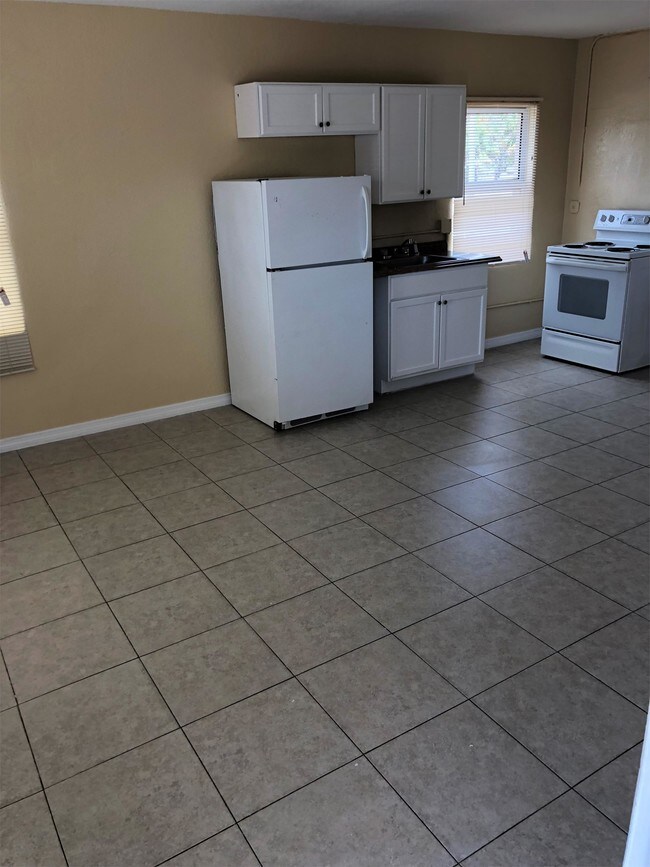 Building Photo - 2708 Broadway Ave