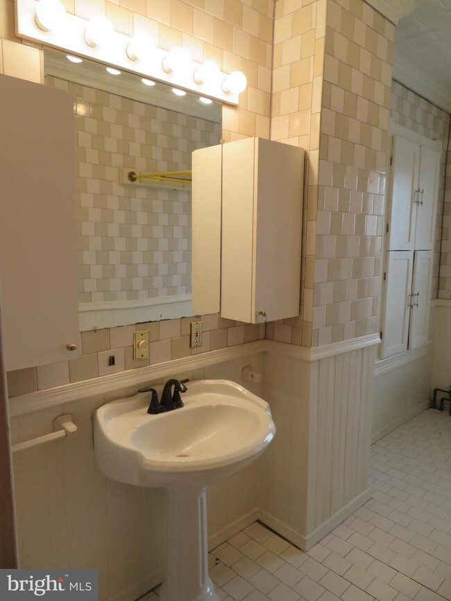 Building Photo - 2809 Hudson St