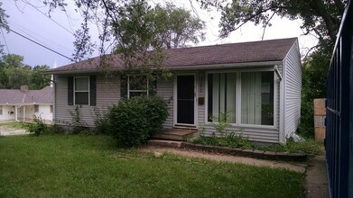 Building Photo - 14812 Bellaire Ave
