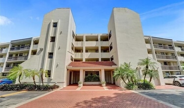 Building Photo - 110 Lake Emerald Dr