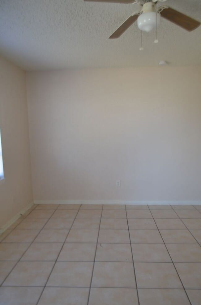 Building Photo - 1008 S 9th St