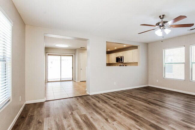 Building Photo - 10916 W Elm St