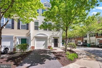 Building Photo - 8341 Broderick Cir