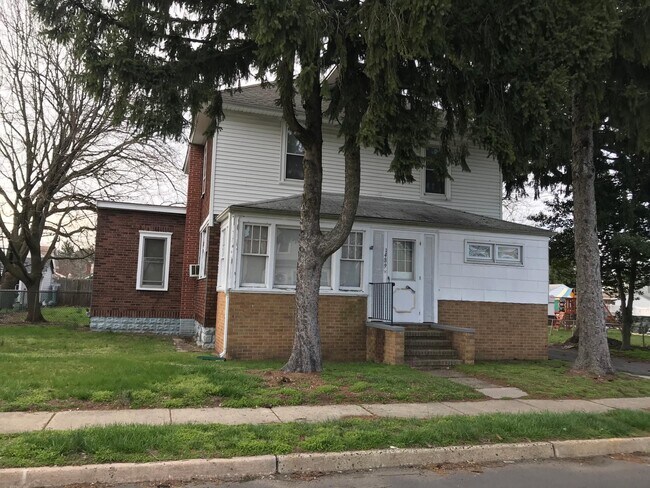 Foto del edificio - 1489 Cedar Ln