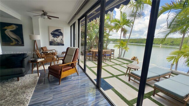 Foto del edificio - 440 Poinciana Island Dr