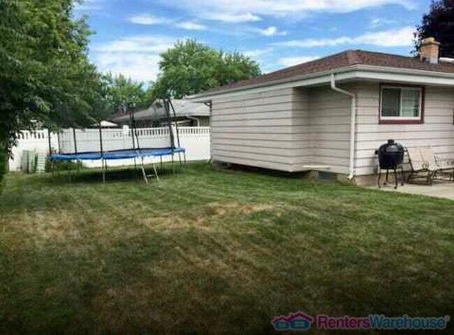 Side view of back yard trampoline not included - 1232 Blue Dahlia Rd