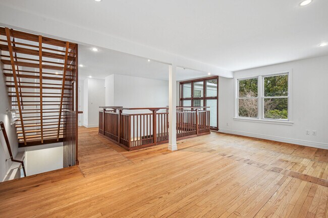 Foto del edificio - 7913 Kentbury Dr