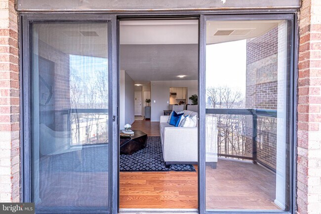 Building Photo - 8370 Greensboro Dr