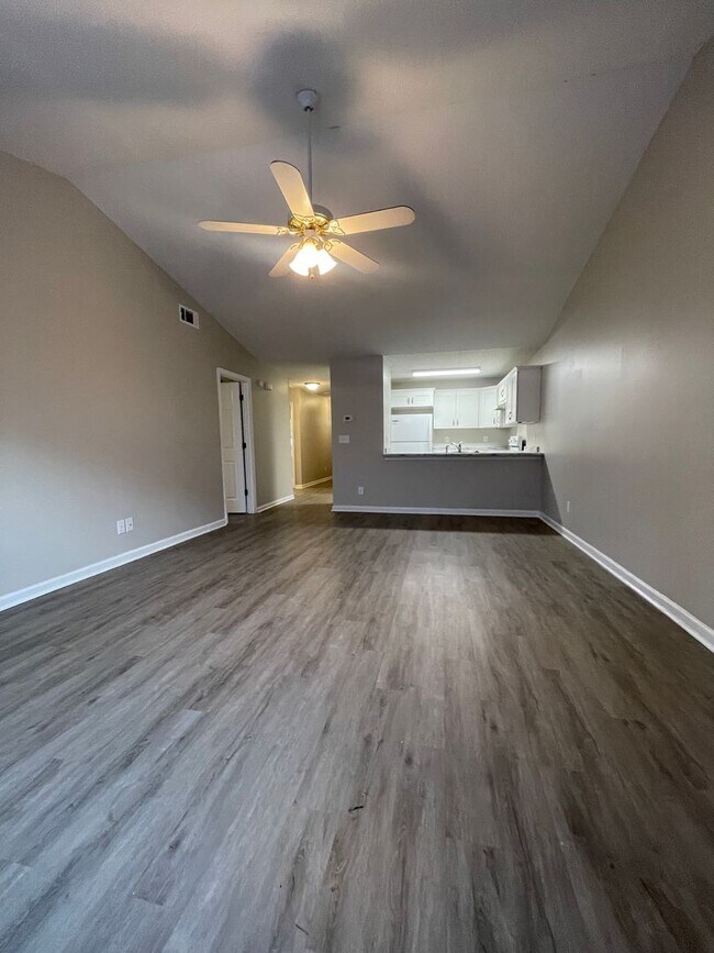 Foto del edificio - 185 Leeswood Cir