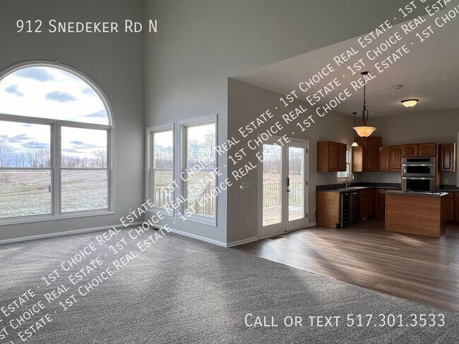 Foto del edificio - 912 Snedeker Rd N