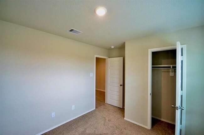 Building Photo - 1606 Bear Spring Dr