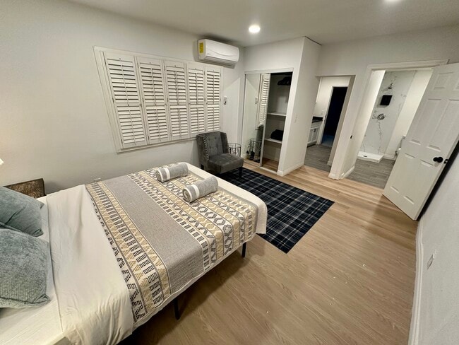 Building Photo - 3030 Plaza St