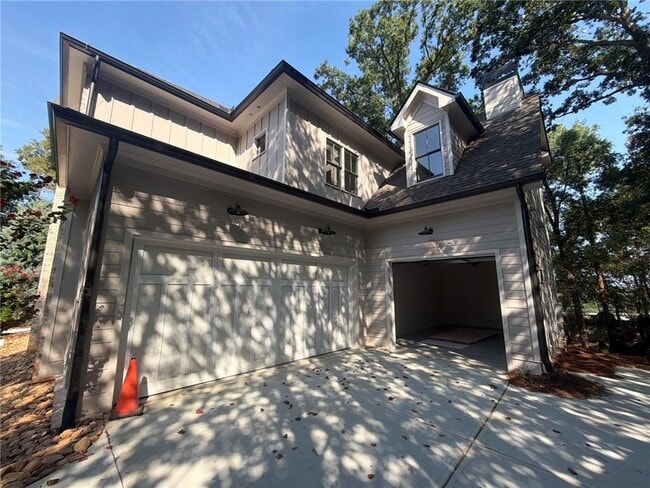 Building Photo - 1886 Timothy Dr NE