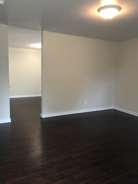 Building Photo - Beautiful 4 Bedroom Home in Quiet Neighbor...