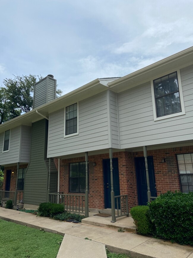 Photo - 716 W Mulberry St Apartment
