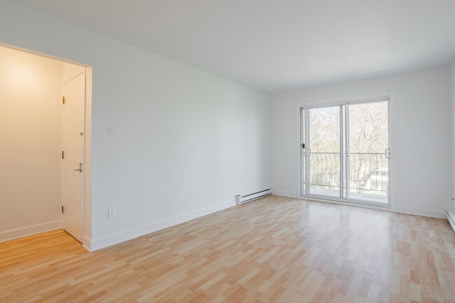 Building Photo - 305 Rue Pineault