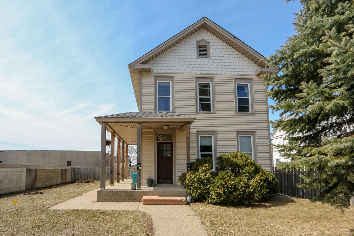 Primary Photo - 2426 26th Ave S