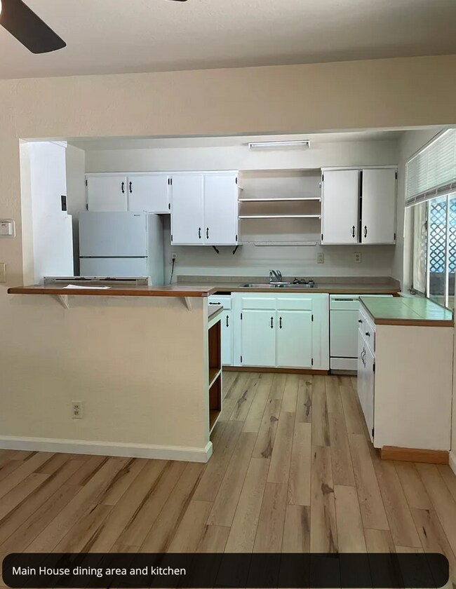 Foto del edificio - Charming 3 Bed / 1 Bath Home + In-Law Unit – Spacious & Flexible Living