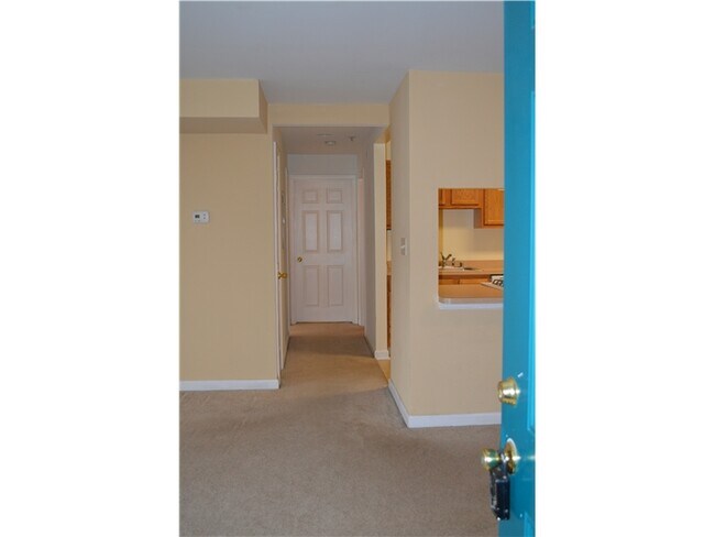 Foto del edificio - 703 Waters Edge Dr