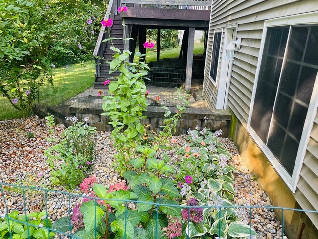 Building Photo - 5670 Honey Locust Dr