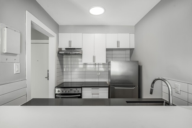 Building Photo - 4630-4640 Av Bourret