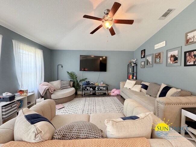 Building Photo - Beautiful 3-Bedroom Home in Bon View Commu...
