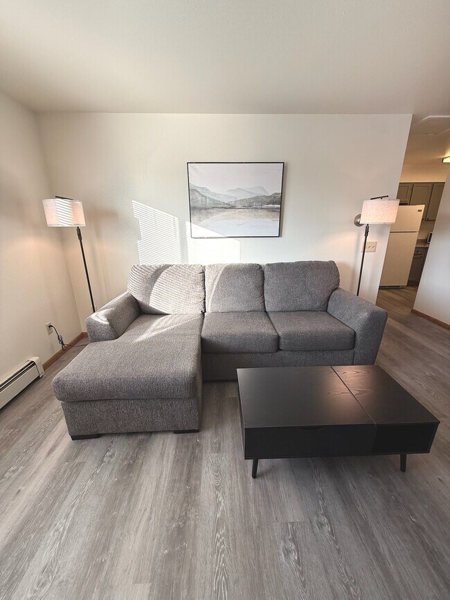 Foto del edificio - 1512 Lake Elmo Dr