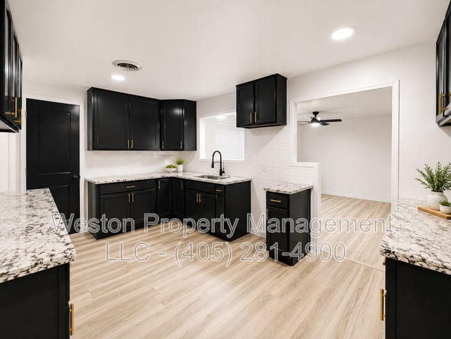 Building Photo - 9609 Greystone Ave