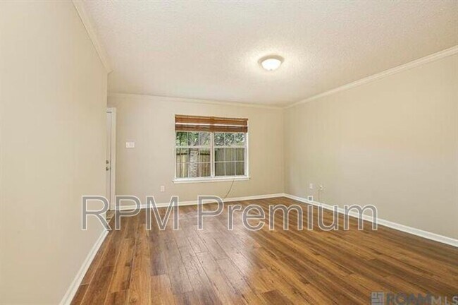 Building Photo - 4625 Parkoaks Dr