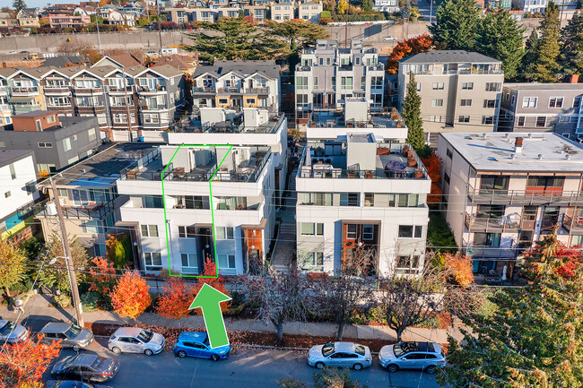 Building Photo - 2220 Franklin Ave E