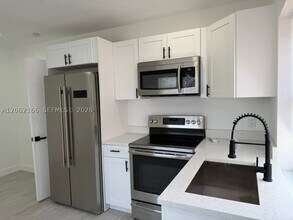 Building Photo - 7842 NW 5th Ct