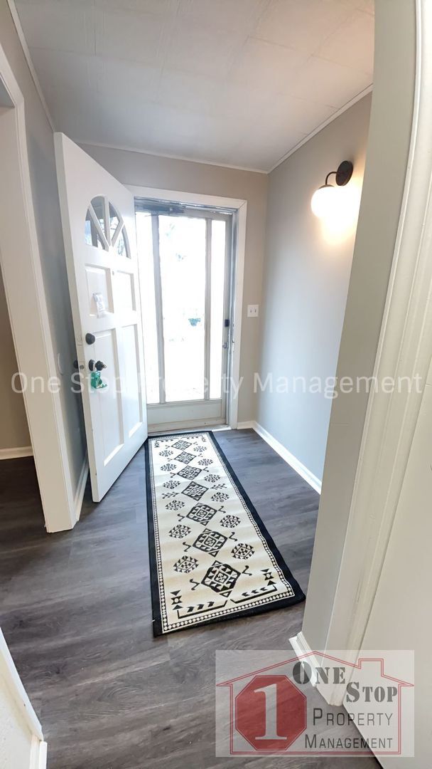 Foto del edificio - 5714 NE 49th St