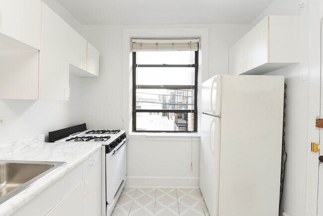 Foto del edificio - 2338 N Spaulding Ave