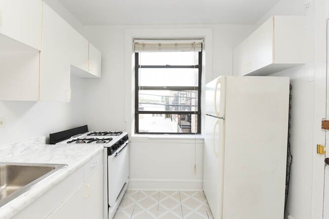 Building Photo - 2338 N Spaulding Ave