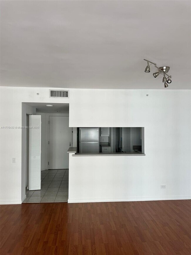 Foto del edificio - 701 Brickell Key Blvd