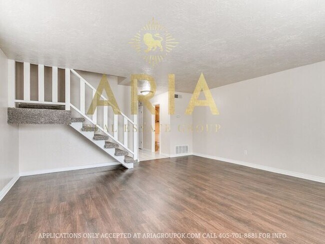 Foto del edificio - 2 bed/1.5 bath Norman Townhome Duplex - AV...
