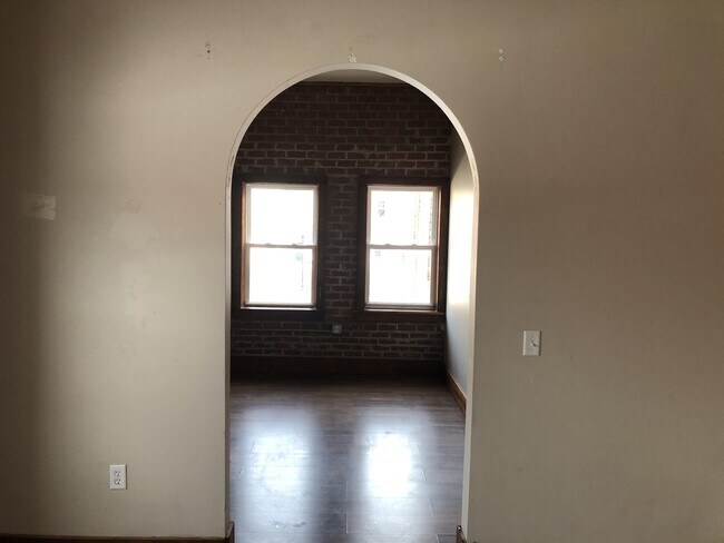 Building Photo - 204 Clarke Ave