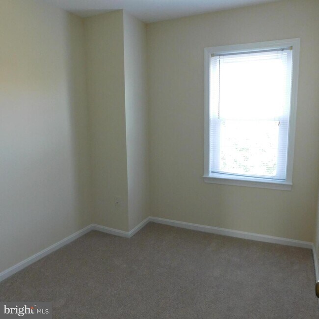 Building Photo - 915 Portner Pl